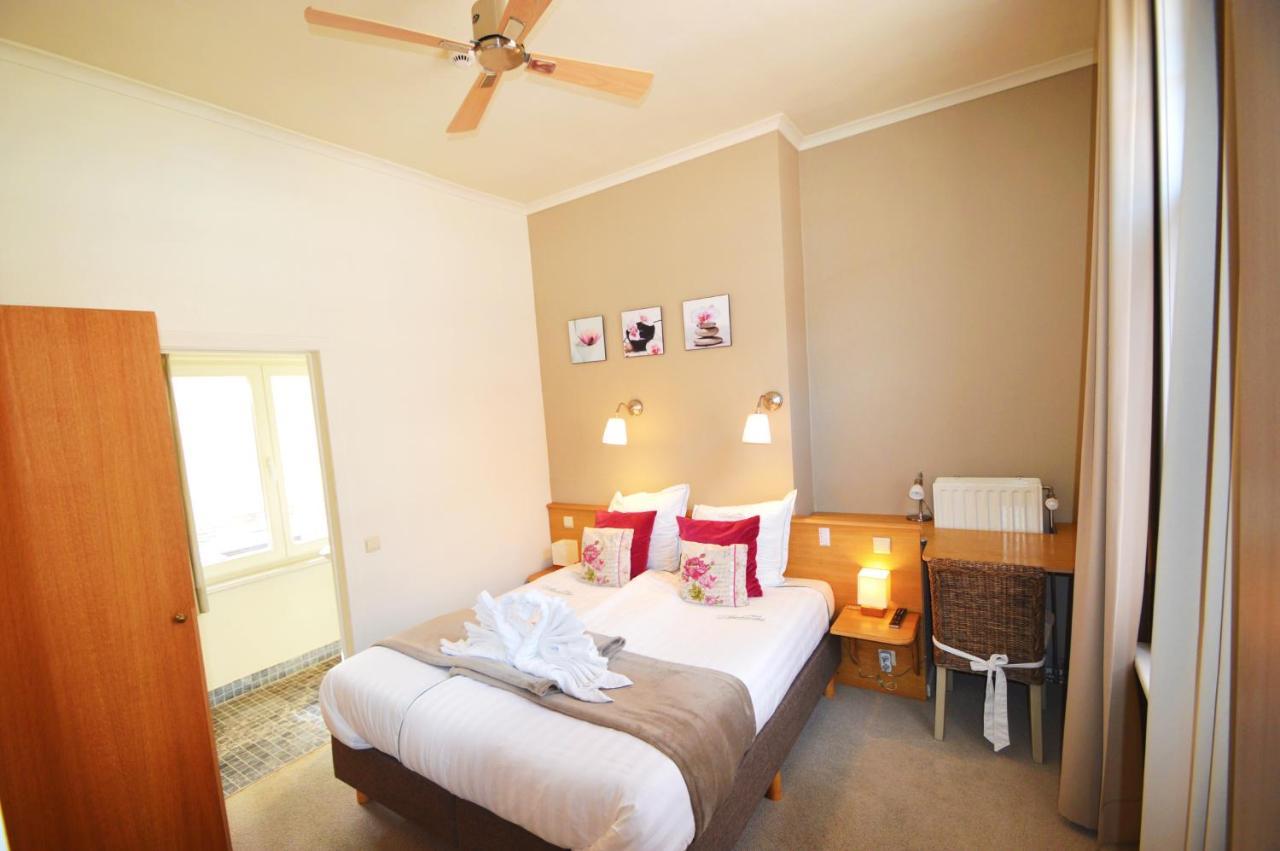 Hotel Ambrosia อีปส์ ภายนอก รูปภาพ