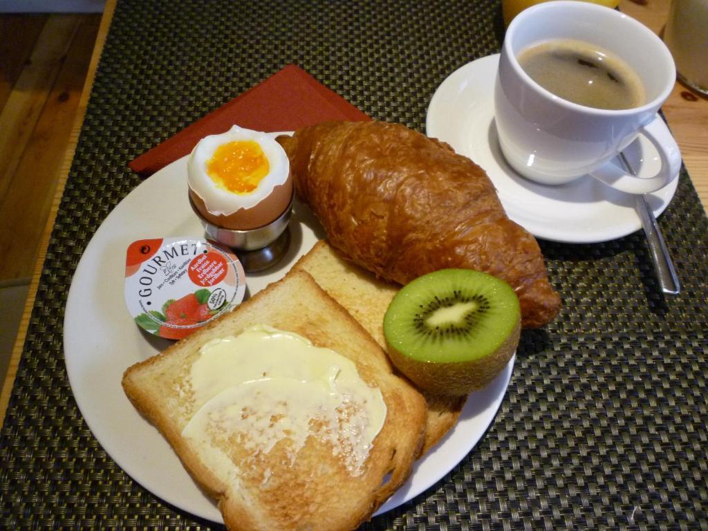 Hotel Ambrosia อีปส์ ภายนอก รูปภาพ